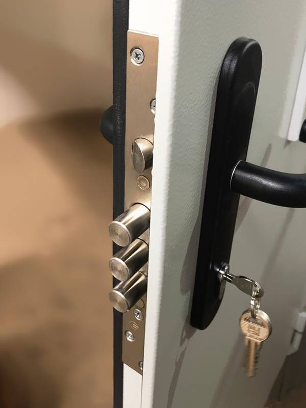 Цилиндровый замок (установка по адресу г. Химки, ул. Некрасова, 2) Цилиндровый замок (установка по адресу г. Химки, ул. Некрасова, 2)