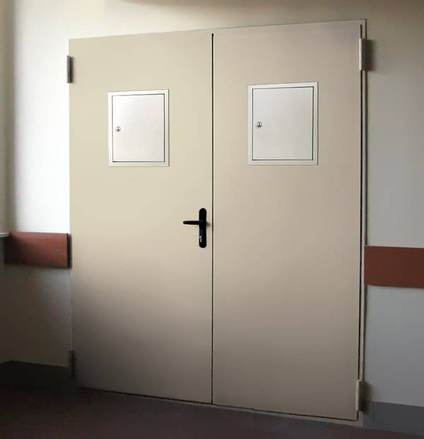 Дверь с двумя стыковочными узлами