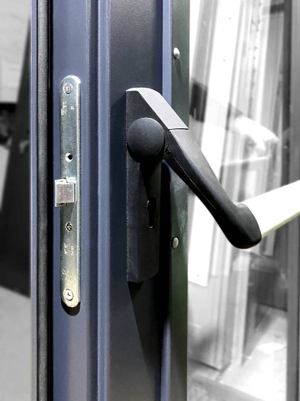 Огнестойкий замок, вид сзади Огнестойкий замок, вид сзади