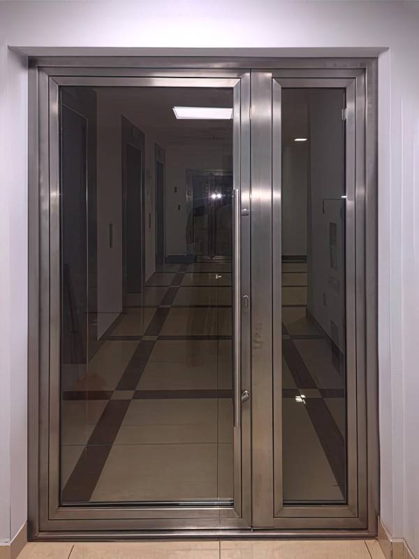 Огнестойкая дверь с остеклением более 25 процентов Огнестойкая дверь с остеклением более 25 процентов