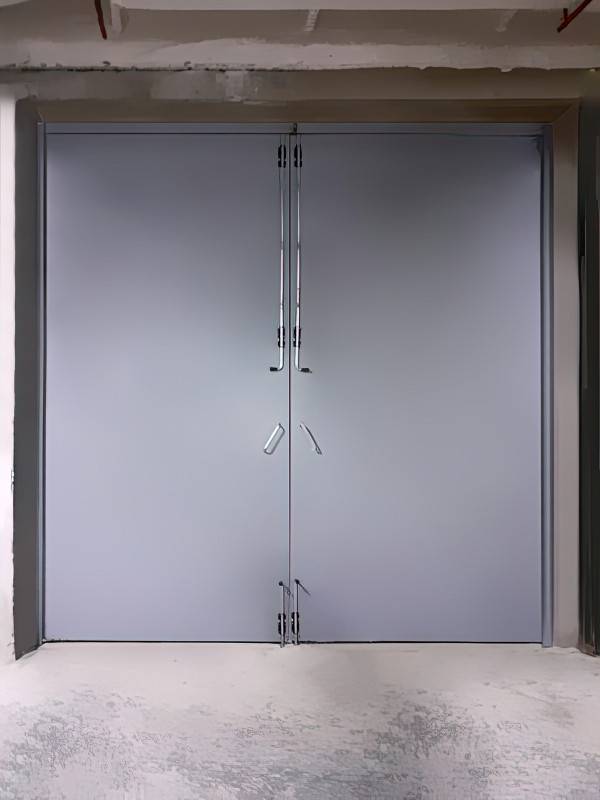 Ворота 4×4 метра, фото из помещения (г. Балашиха) Ворота 4×4 метра, фото из помещения (г. Балашиха)